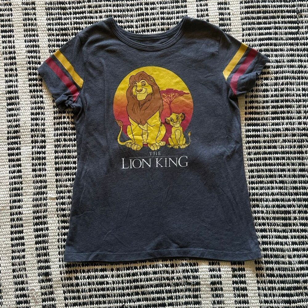 The lion king size small gray women’s graphic Disney t shirt